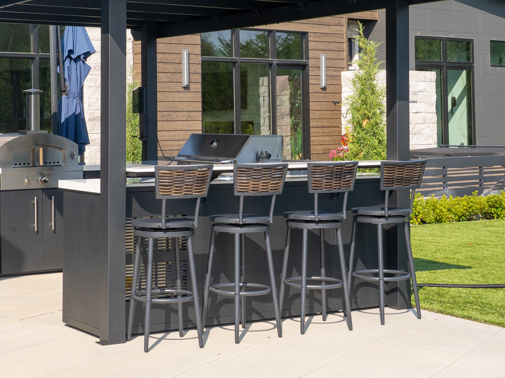 Four-stool outdoor bar seating on Edgemont Bay outdoor kitchen.