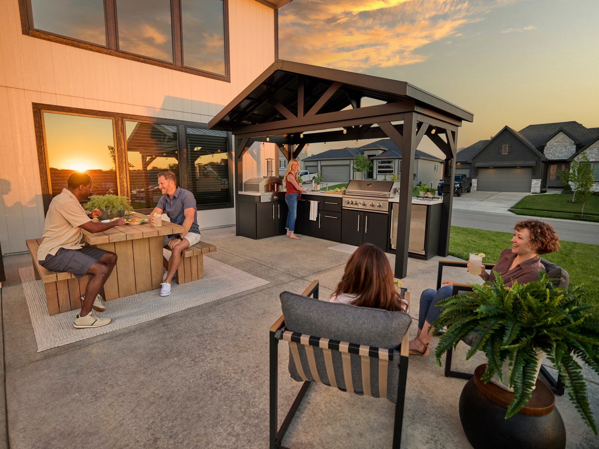 Lancaster | L-Shape Outdoor Kitchen with Built-In Grill & Pizza Oven