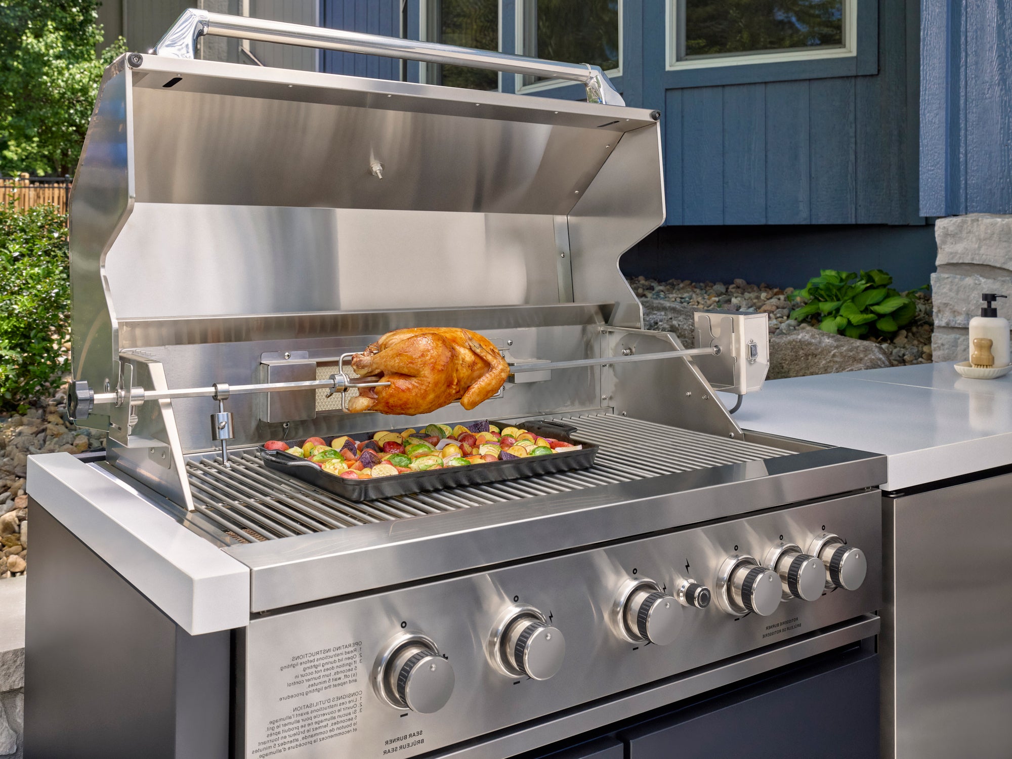 Emory Corner | Outdoor Kitchen Island and Bar with Built-In Grill