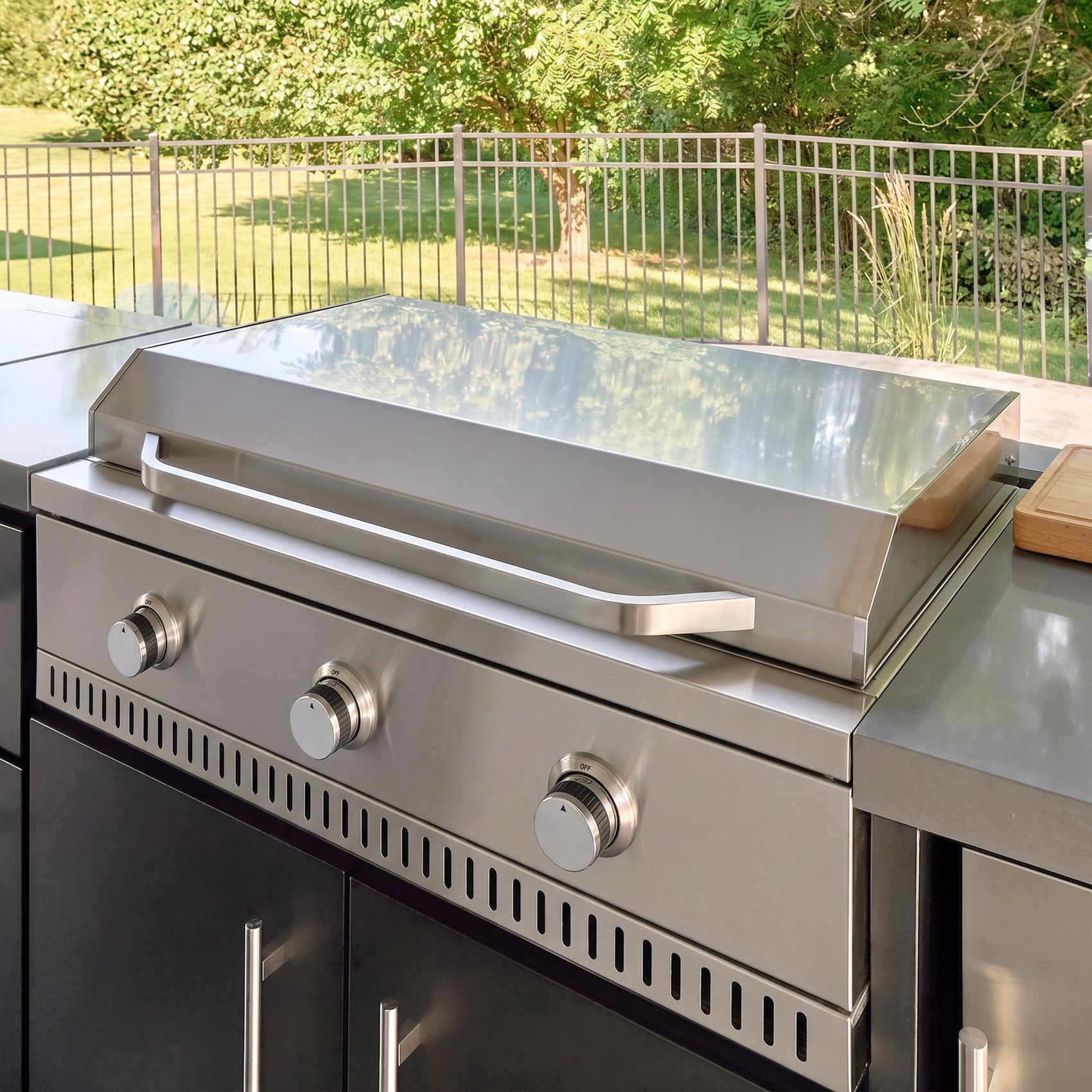 Flat top griddle made from stainless steel with three burners built into the Lancaster L-Shape kitchen.