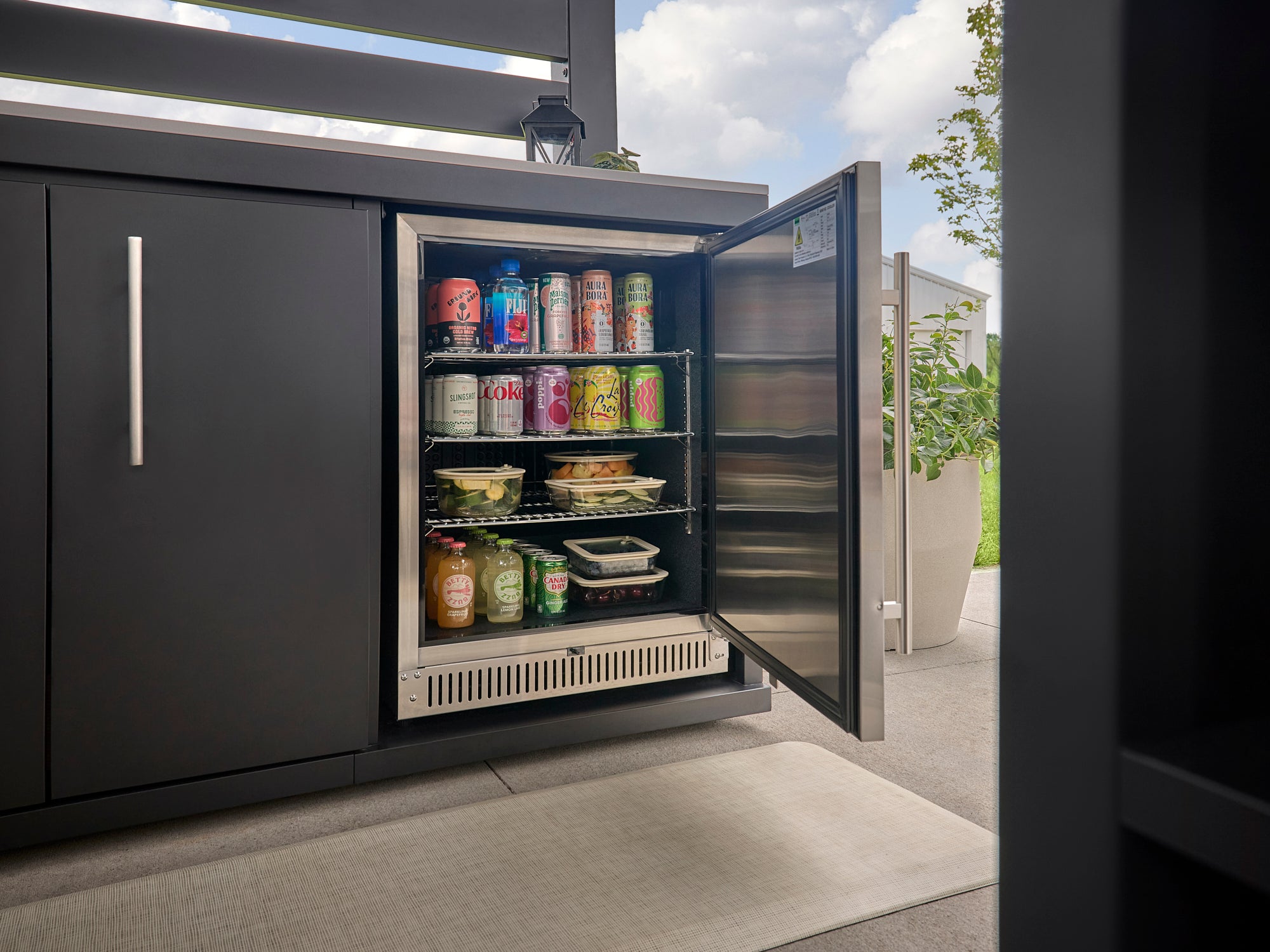 Langston | Covered Outdoor Kitchen with Built-In Grill & Pizza Oven