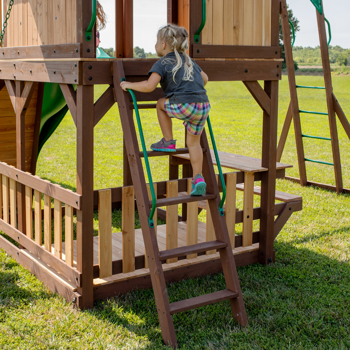 Skyfort II with Wave Slide Backyard Discovery